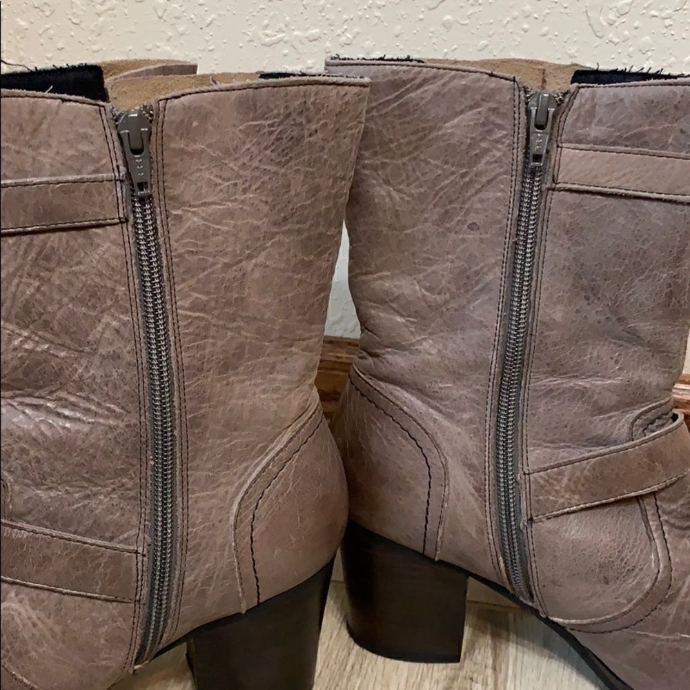 CROWN VINTAGE | brown distressed leather boots - Picture 2 of 10